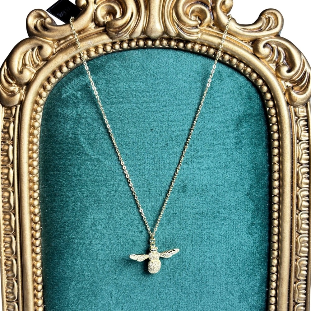 Yin & King Gold Tone Textured Bumblebee Pendant Necklace Adjustable 16-18.5 Inch